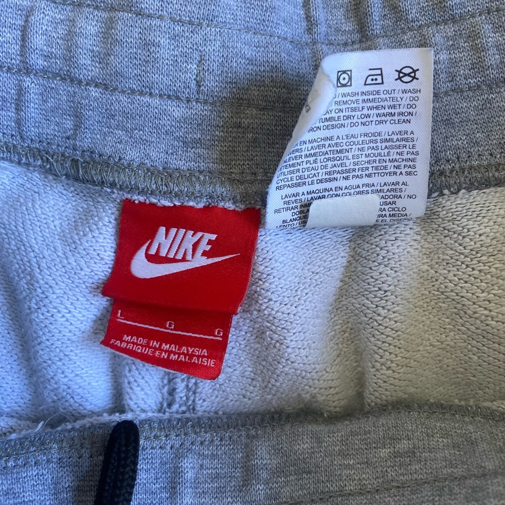Vintage Nike Shorts - Picture 2 of 2
